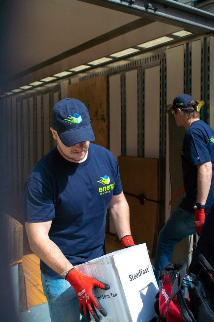 Streamline your relocation with top-rated commercial movers in NYC. From office furniture to IT equipment, trust us for a seamless transition.