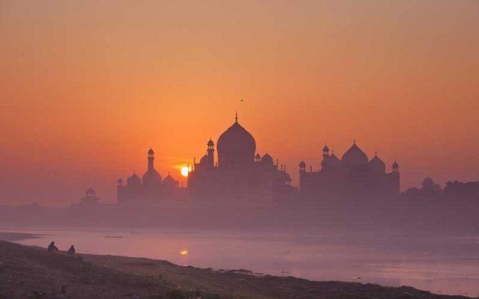 Tips For Traveling Alone In Agra