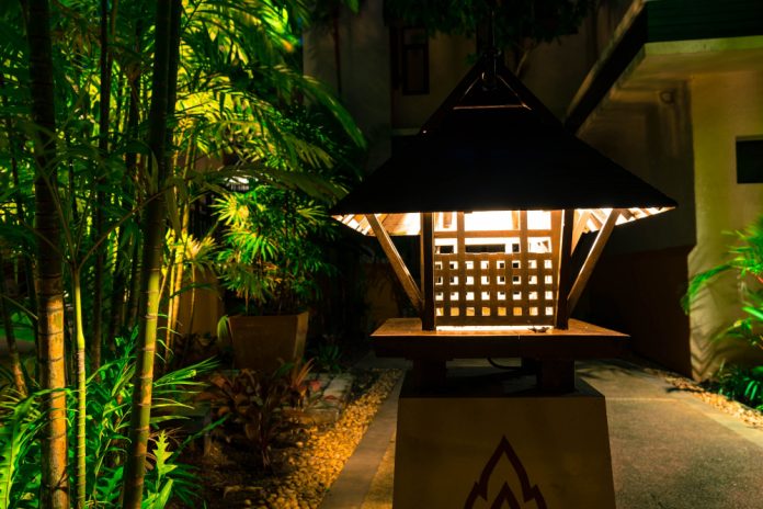 custom outdoor lighting