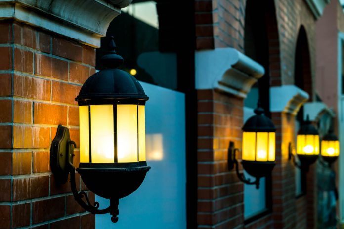 permanent outdoor lights installation